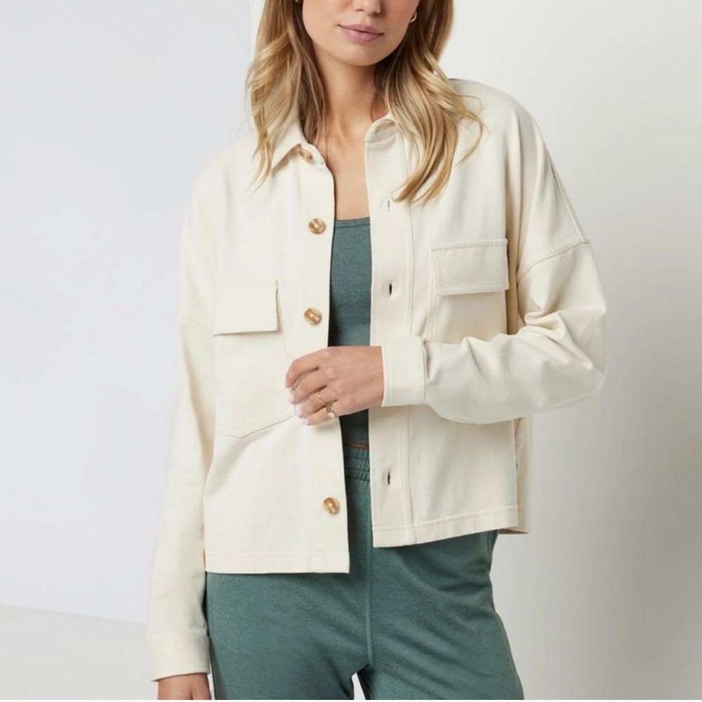 Vuori Mackenzie Cropped Shirt Jacket In Natural Size S